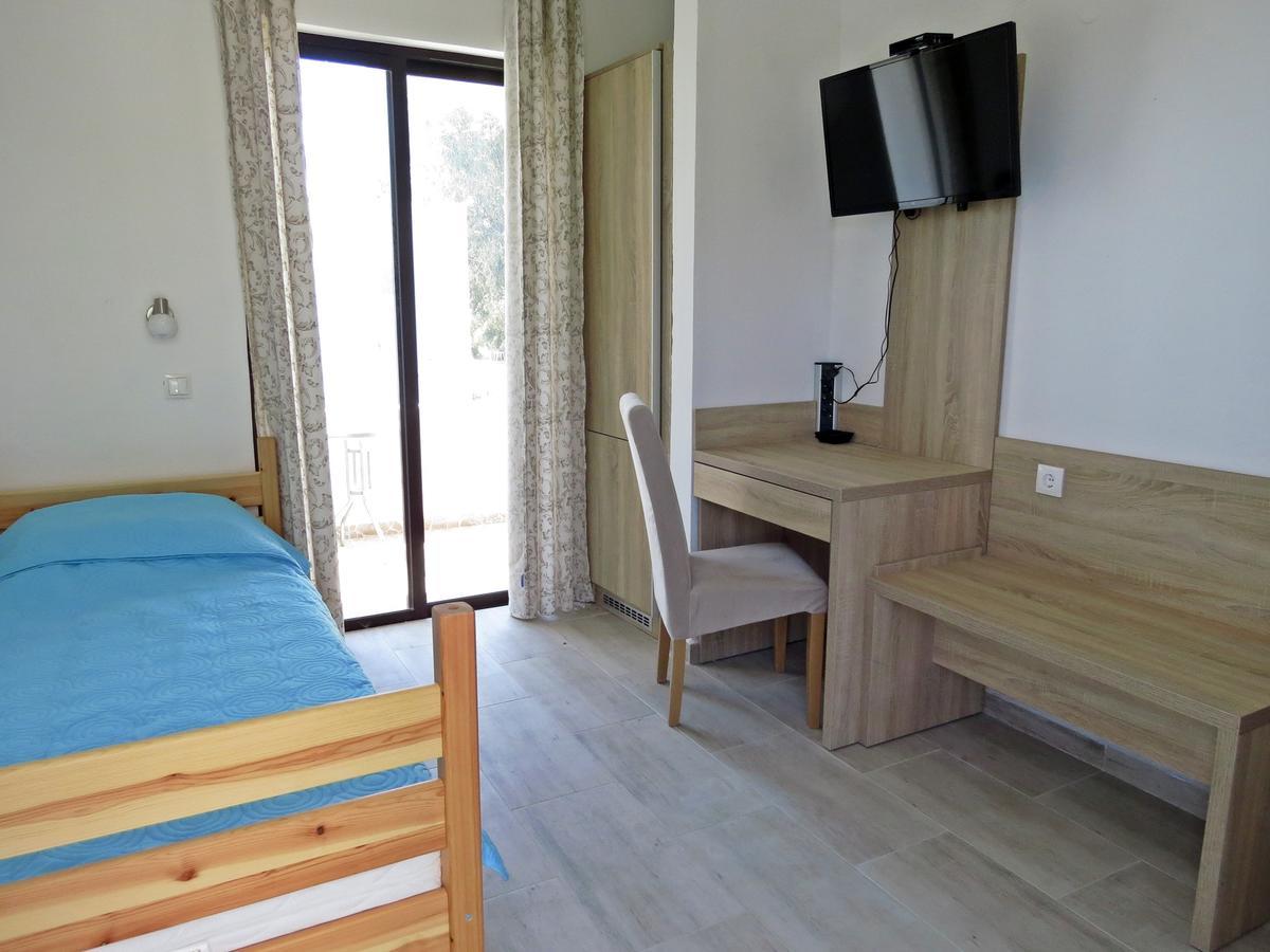 Loukas Beach Rooms Киотари Екстериор снимка